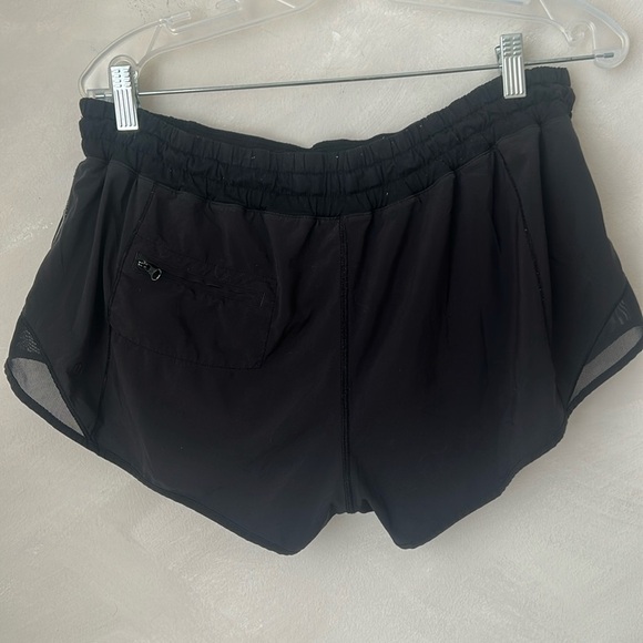 Lululemon Hotty Hot Low Rise Shorts size 10 Black 2.5 inch inseam - Picture 5 of 9